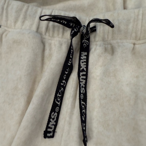 Muk Luks White Pajama / Sweats Set with Red Floral Design NWT - Picture 14 of 16